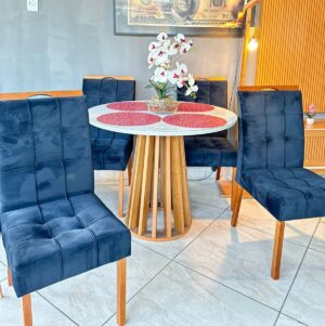 Mesa Redonda Berlim 100 Cinamono/Off White com 4 Cadeiras Sophia/Capri Veludo Azul – CEL MÓVEIS + WM DECOR