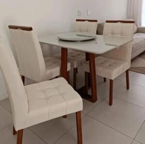 Mesa Pedro 120 Mel/Off White com Cadeiras Sophia/Capri Mel/Veludo Bege – ART ASSENTOS + WM DECOR