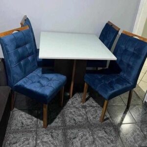 Mesa Los Angeles 120 Cinamono/Off White com 4 Cadeiras Sophia/Capri Veludo Azul – MINASPLAC + WM DECOR